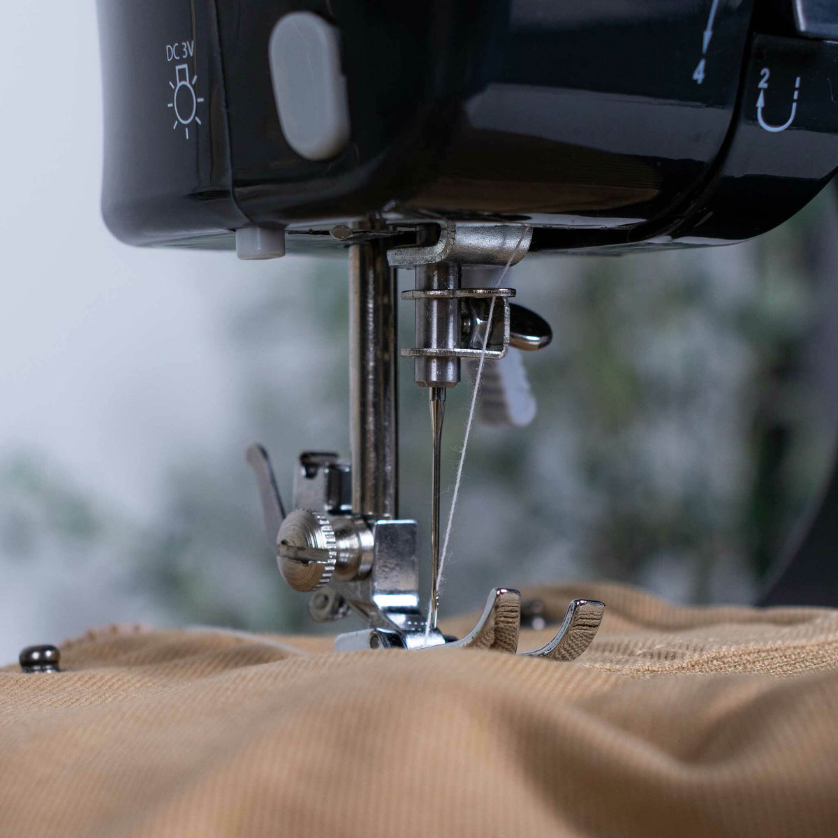 
              Birgitta Standard symaskin, mörkgrå