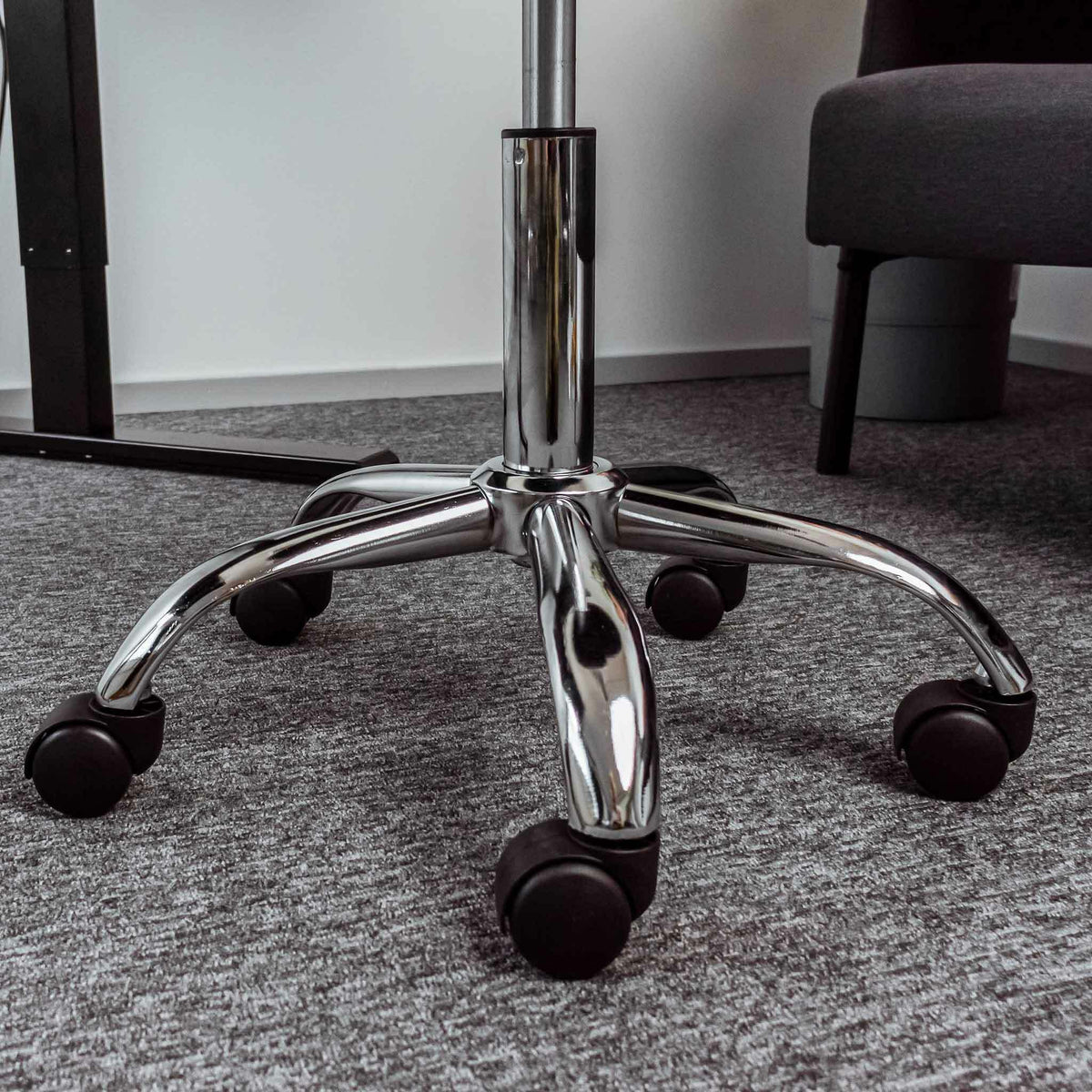 
              Lykke Sadelstol Comfort, grå