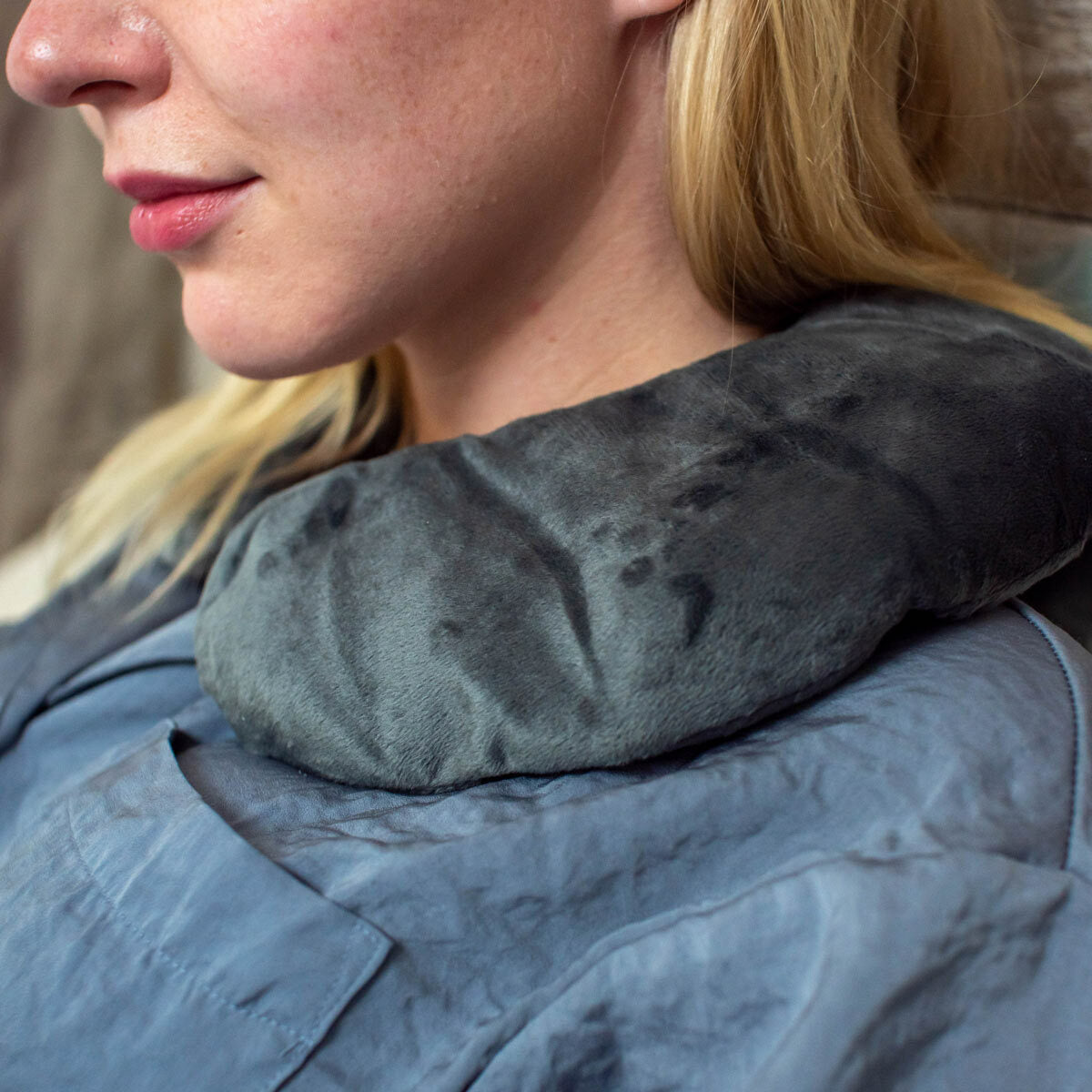 
              Polar Night Viktade U-Nackkudde