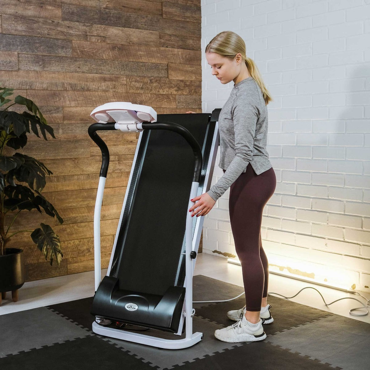 
              React löpband med motor