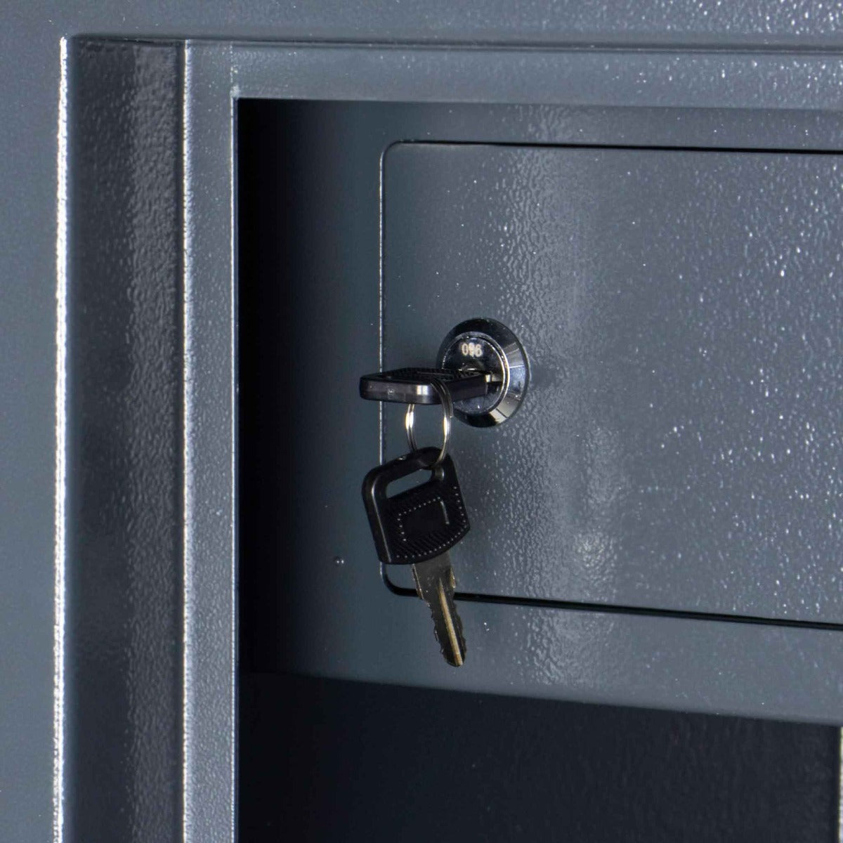 
              Trekker vapenskåp för 3 vapen AS300, grå