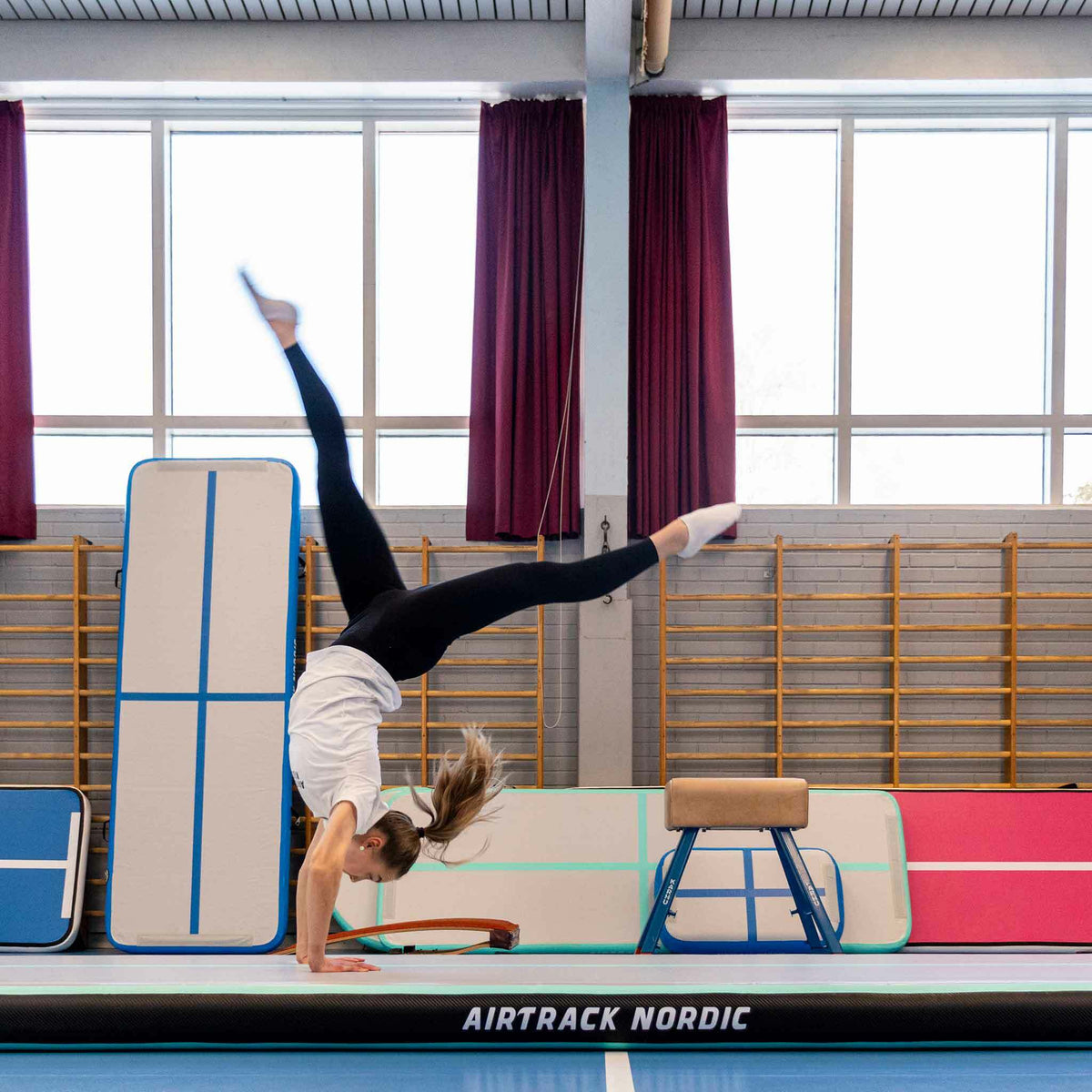 
              AirTrack Nordic Carbon luftvoltbana