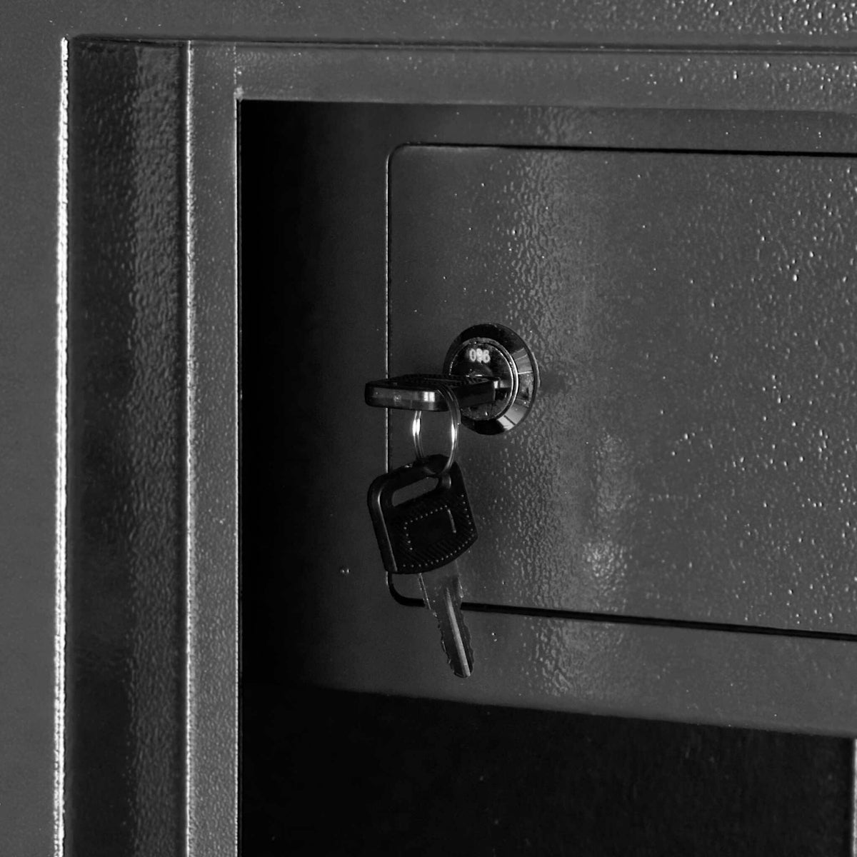 
              Trekker vapenskåp för 5 vapen AS500, svart