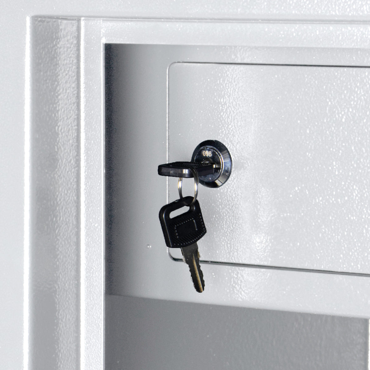 
              Trekker vapenskåp för 3 vapen AS300, vit