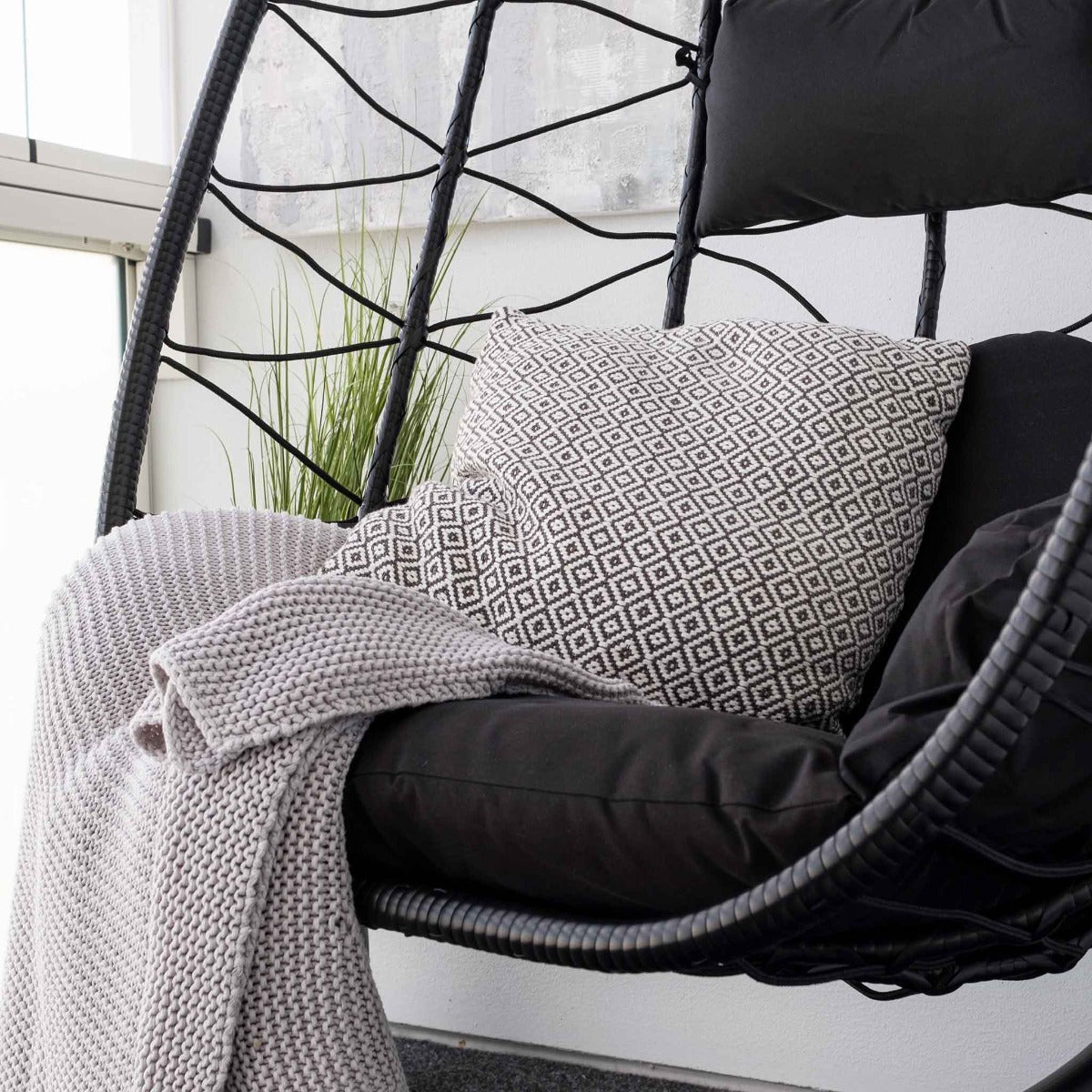 
              Lykke hängstol, svart