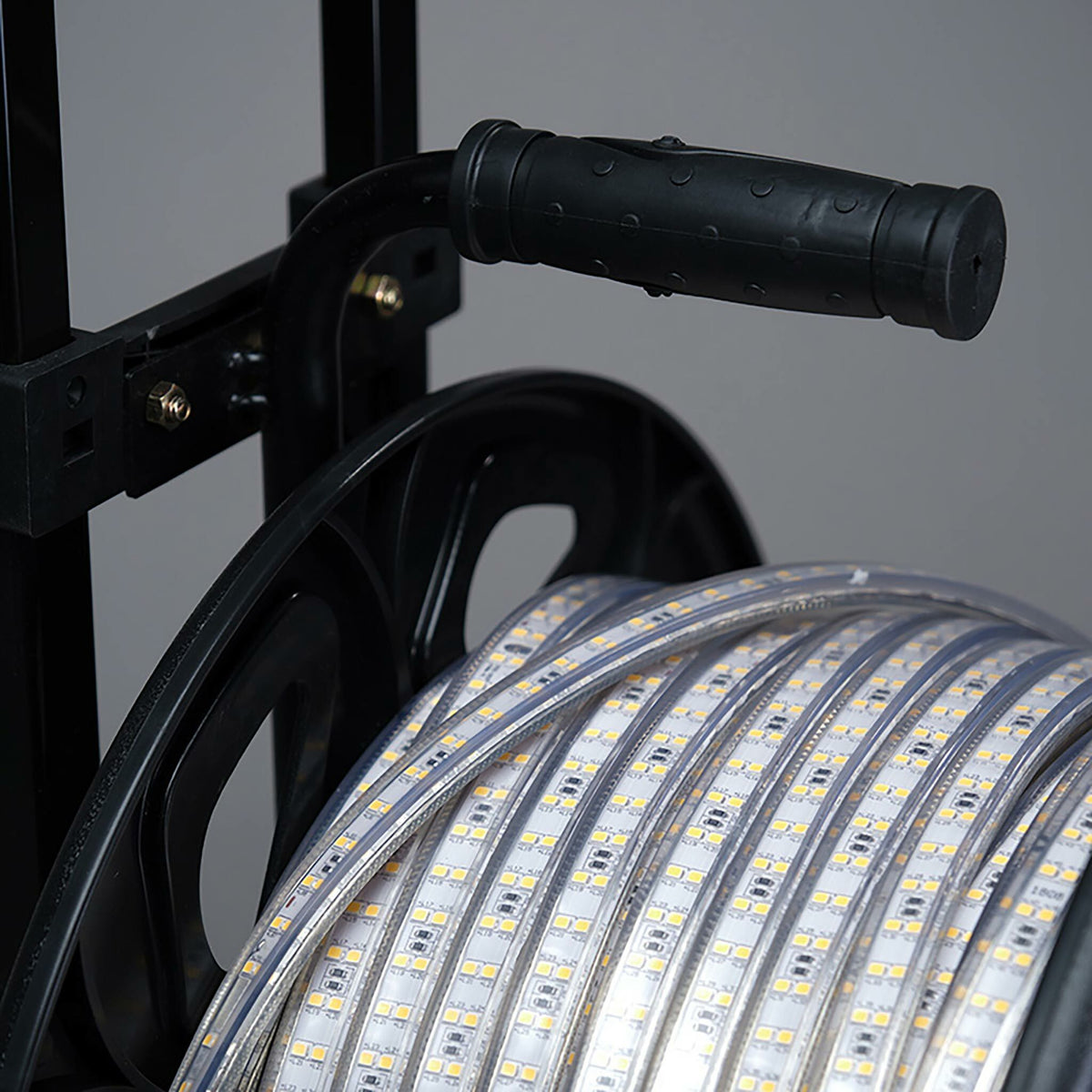 
              LED-strip FTLIGHT 230V 7W/m, 480lm/m, IP65, 4000K, 10 m, 1,5 m gummikabel med schukokontakt